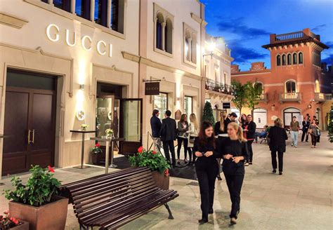 buying gucci handbags at la roca|barcelona la roca village.